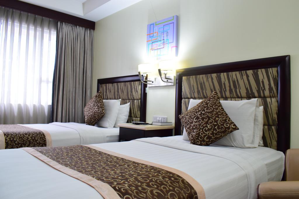 ไดมอนด์ สวีท แอนด์ เรสซิเดนซ์ Hotel Cebu ภายนอก รูปภาพ